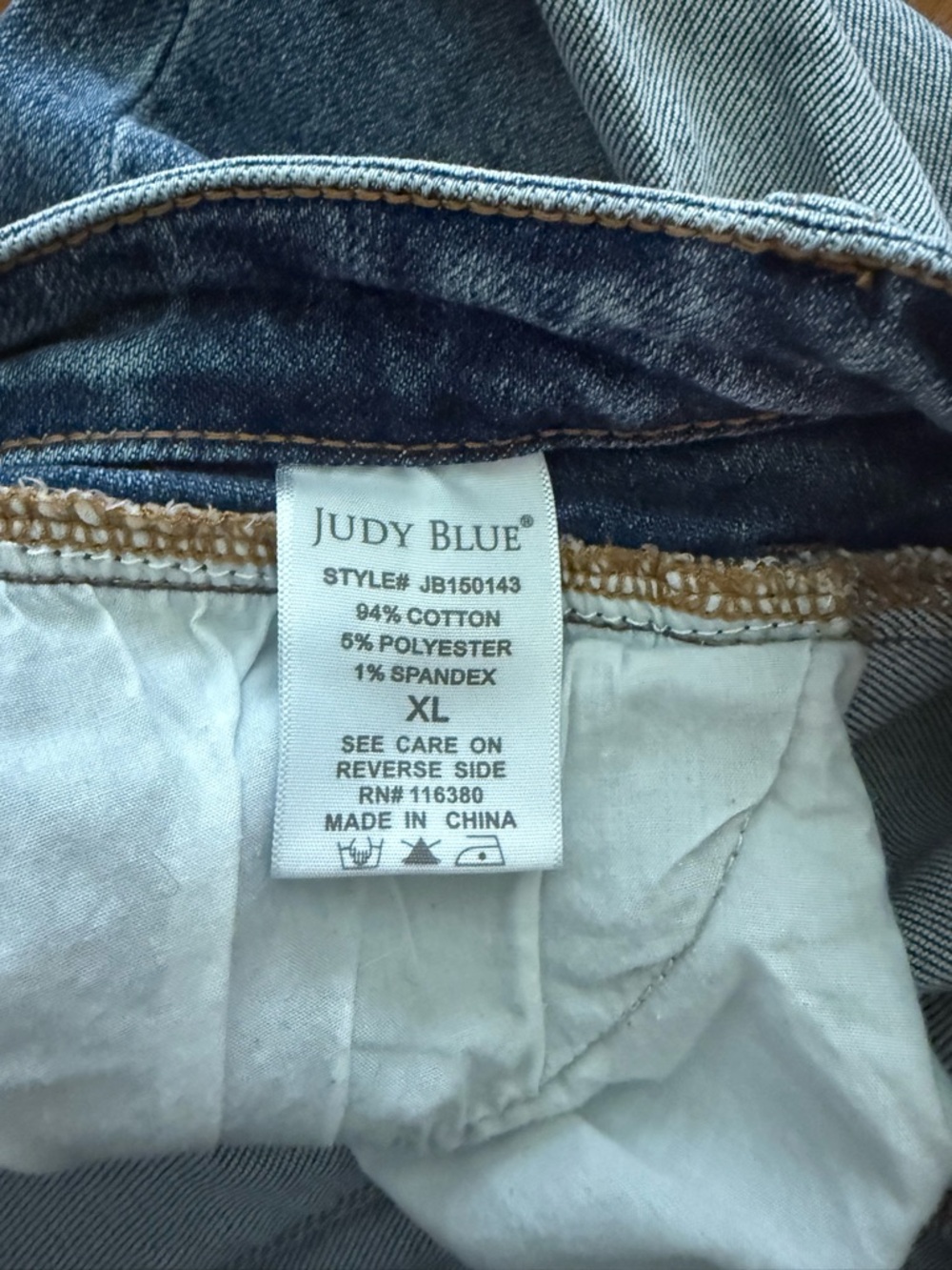 Judy Blue Faded Blue Rolled-Hem Denim Shorts - Picture 5 of 5